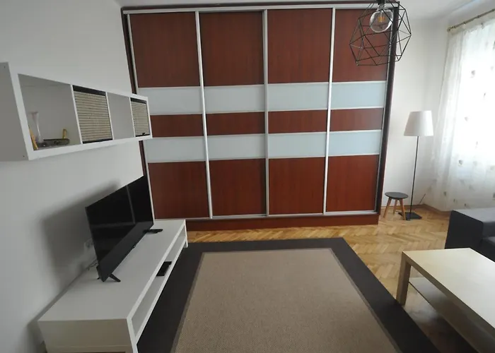 Avis - City 33 Gdyně