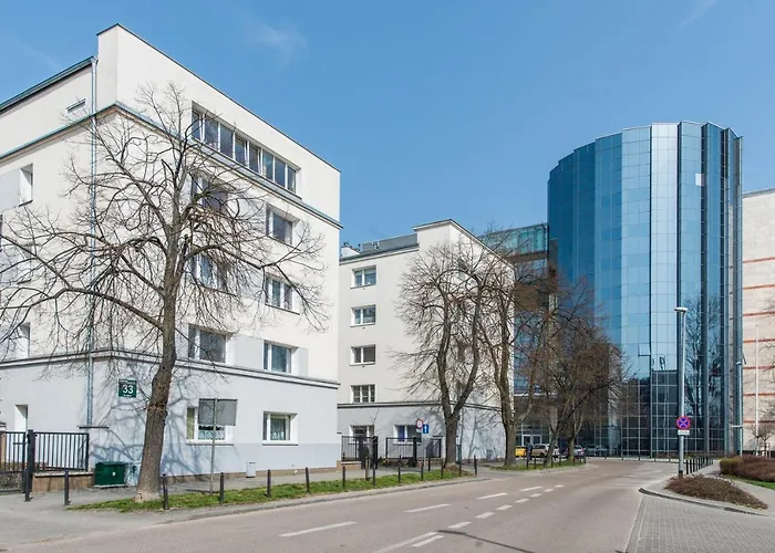 Avis - City 33 Gdyně